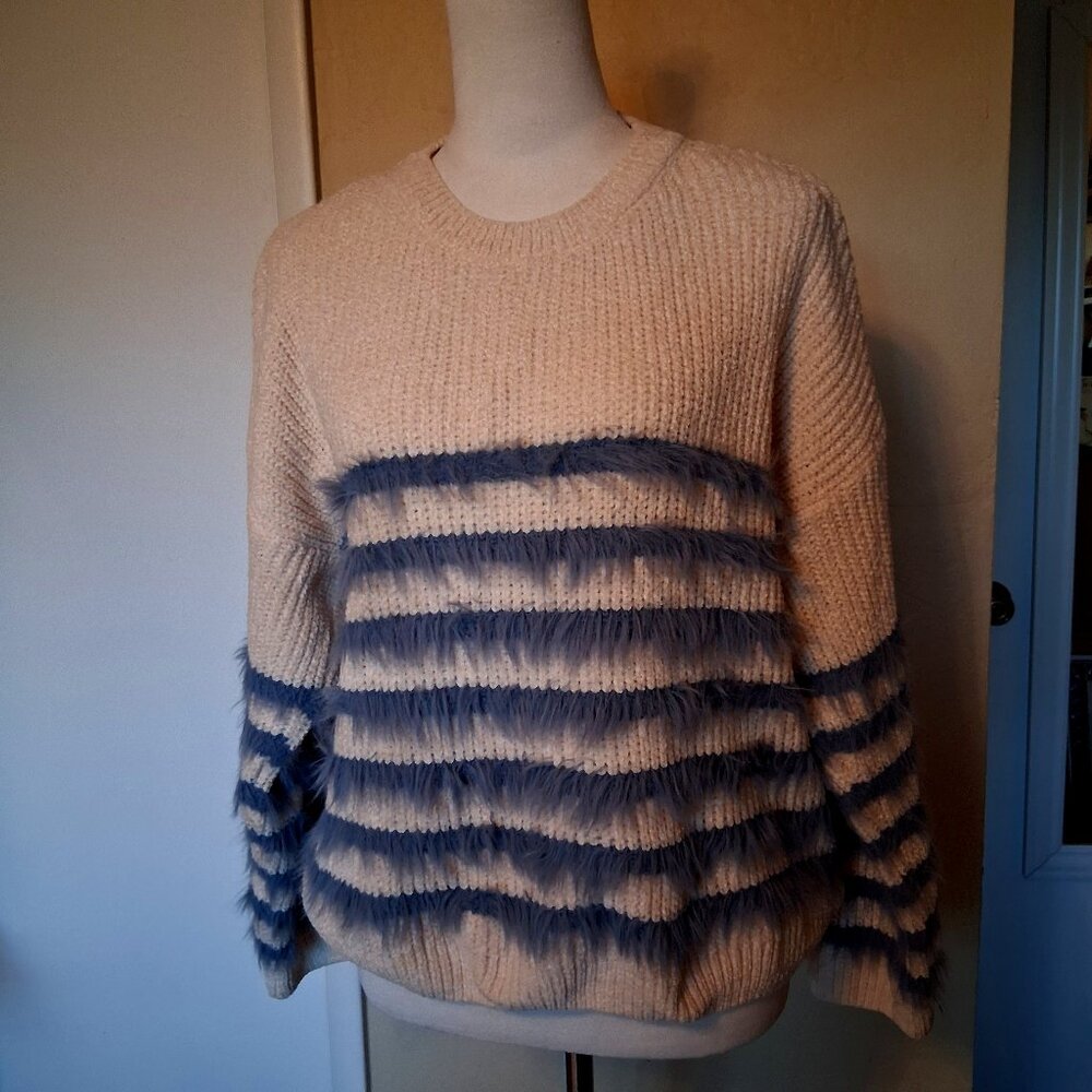 Ladies, pull over sweater. Off White. With. Blue tassels. From the chest down M